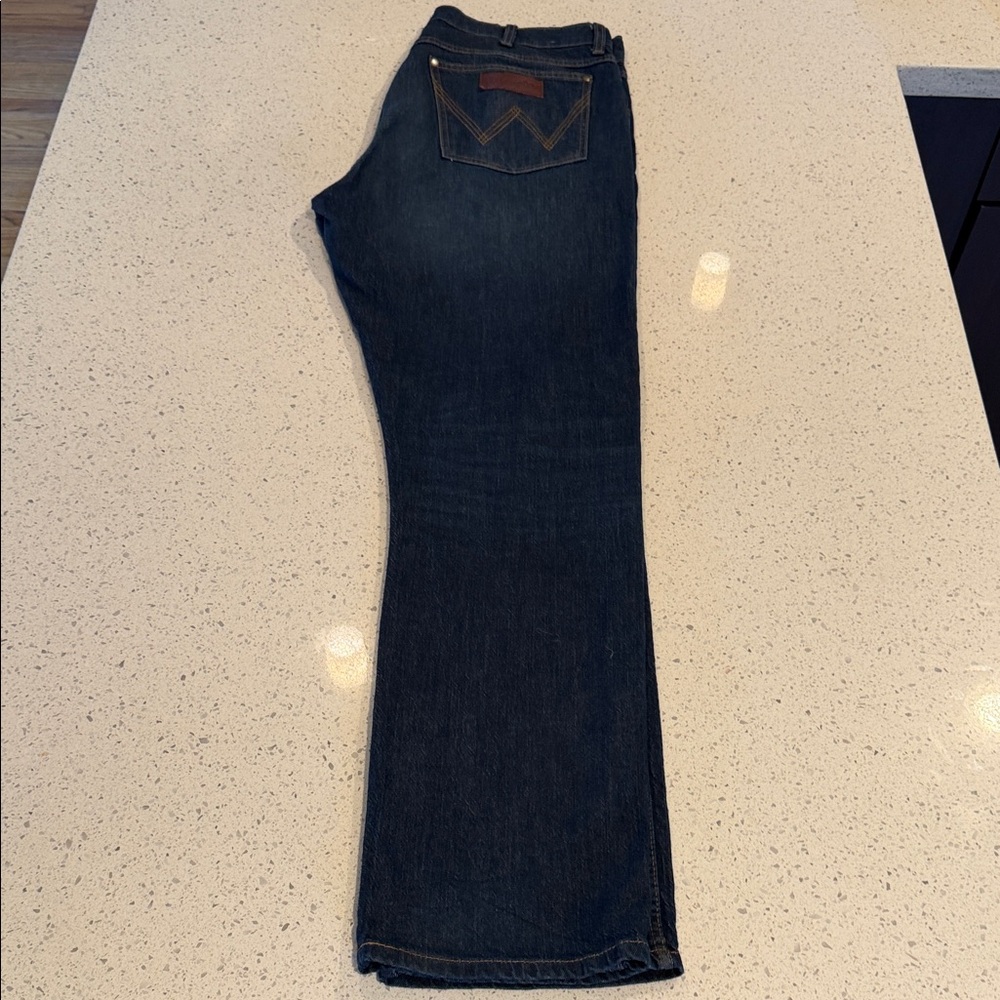 Wrangler Retro, Slim Straight, Classic Blue Denim Jeans